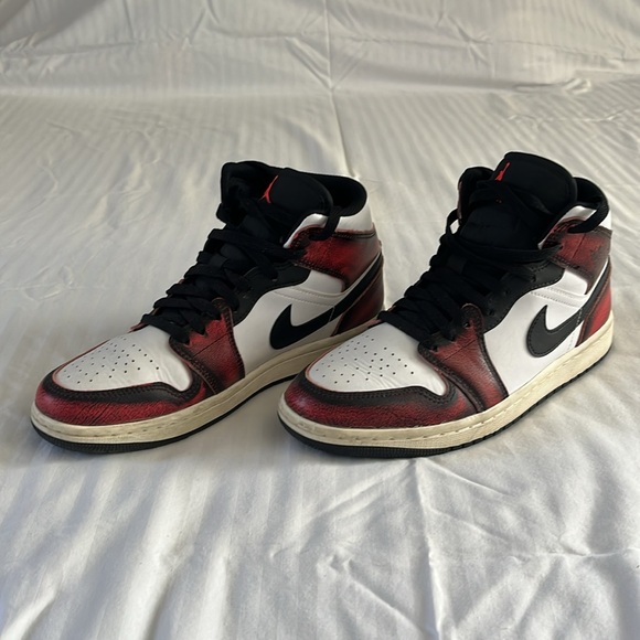 Nike Air Jordan 1 Retro Mid Men’s 7.5 Red Black White - Picture 2 of 8